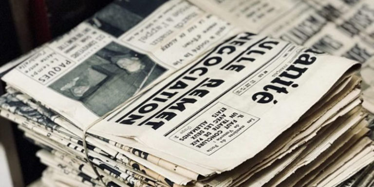 Stapel alter Zeitungen