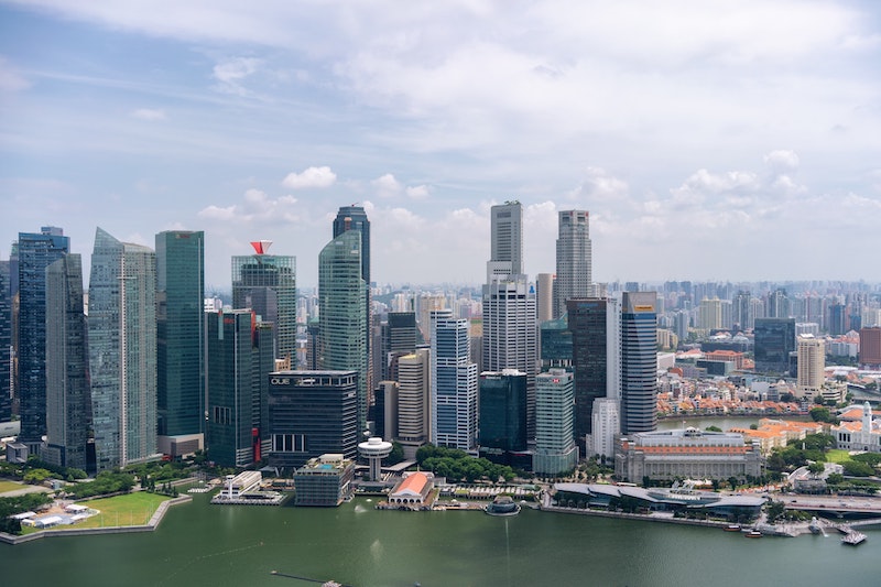 Orizzonte di Singapore. Immagine in primo piano per "Assumere dipendenti a Singapore: cosa tenere a mente"