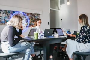 3 mujeres trabajando en sus computadoras portátiles Feature Image For: Hiring 101 for Start-ups